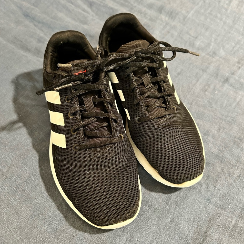 Adidas women’s‎ size 6 lightly worn condition.